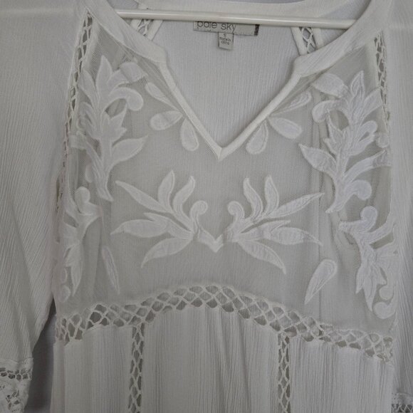 Pale Sky lace top - Picture 3 of 11